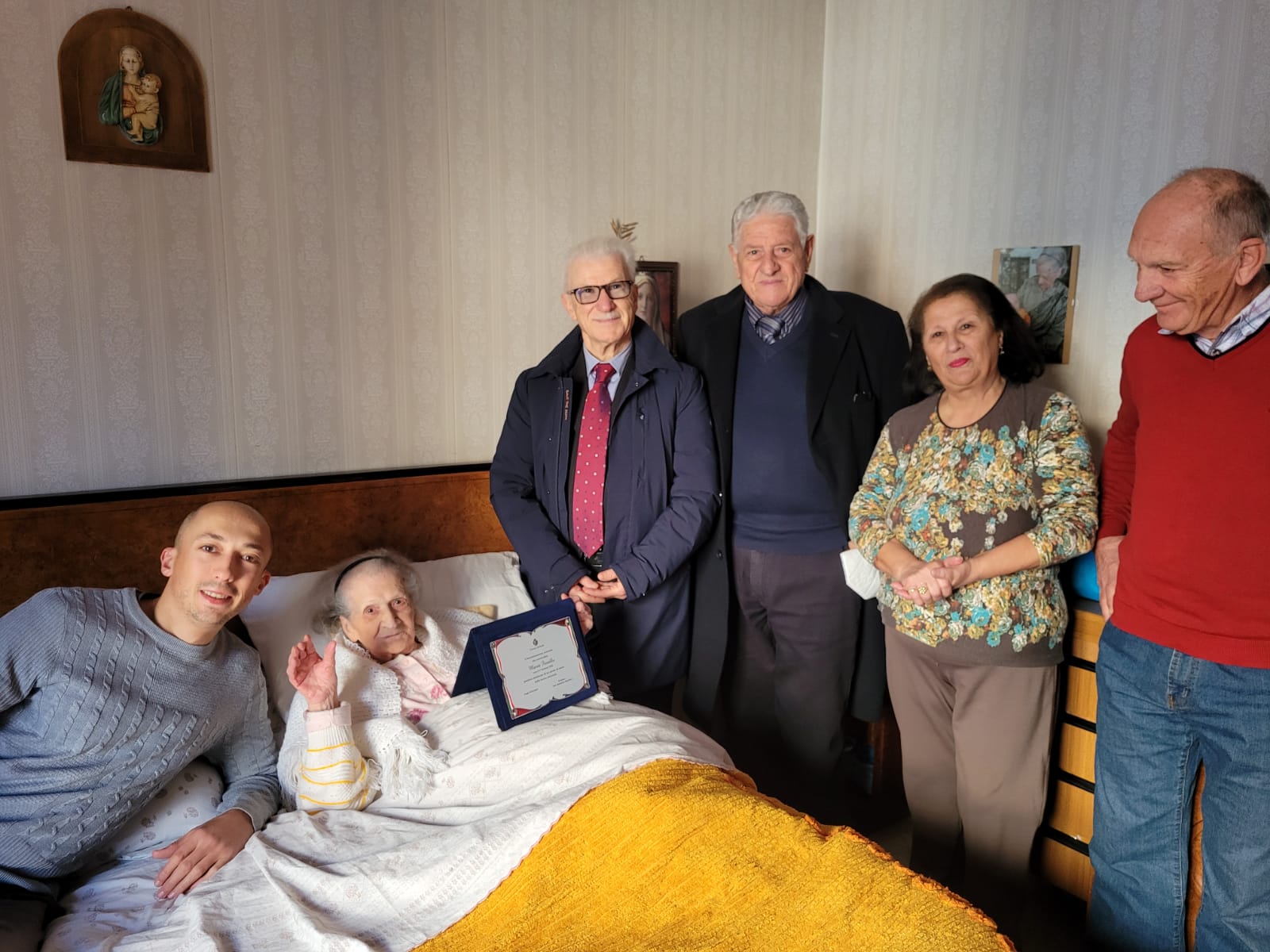 Maria Fiorillo con i familiari, il sindaco Maschietto ed il Consigliere Di Manno