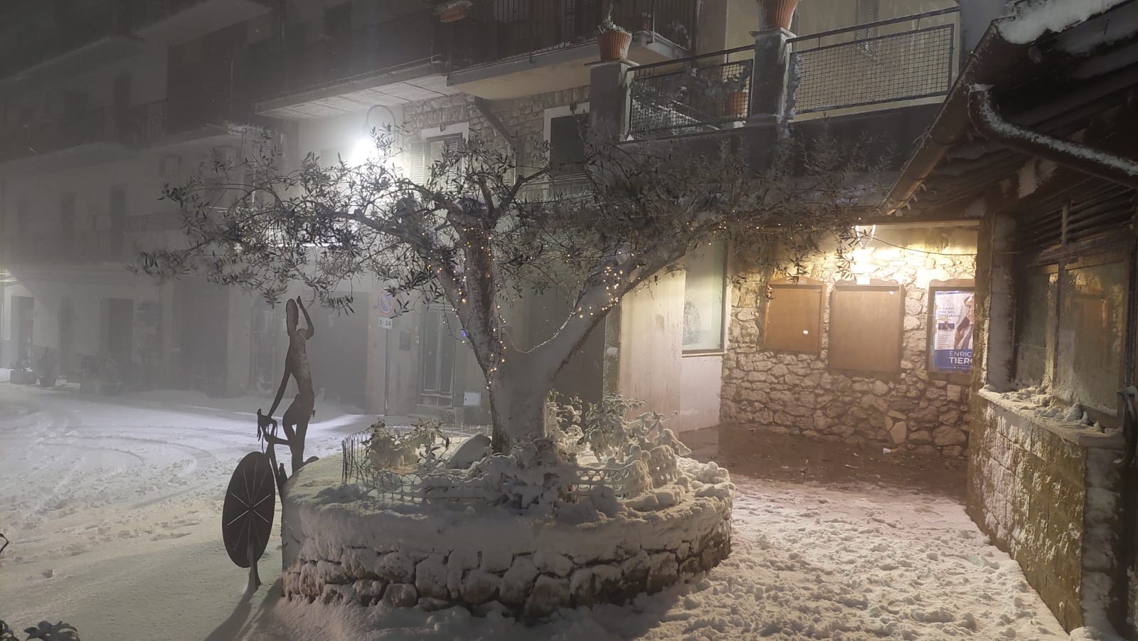 Rocca Massima innevata - foto scattate dall’azienda Tomei del Marrone