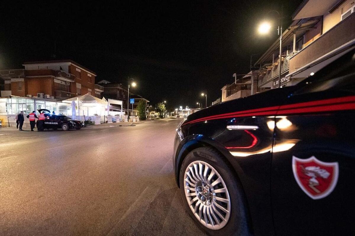 Donna rapinata ad Anzio, spintonata per portarle via l'auto - 