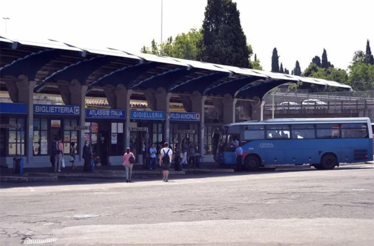 Giovane di Aprilia aggredito e rapinato al terminal dei bus all’Anagnina, a Roma. - 