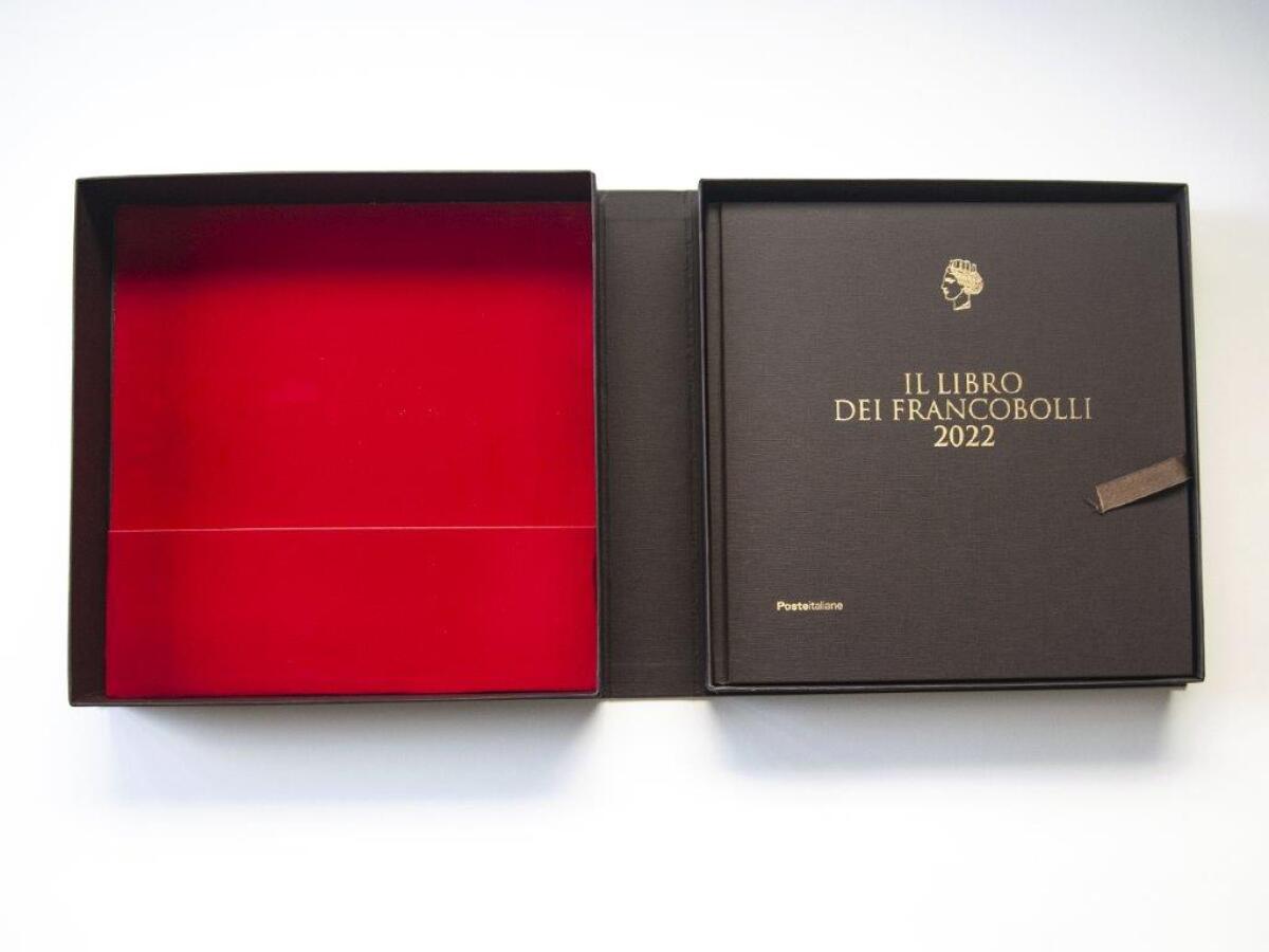 Anche nelle Poste di Latina, Aprilia, Terracina e altri disponibile il "Libro dei Francobolli 2022" - 