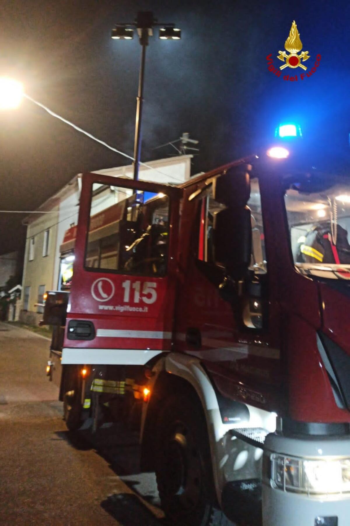 Incendio all’interno di un’abitazione nel sud pontino, a Santi Cosma e Damiano. - 