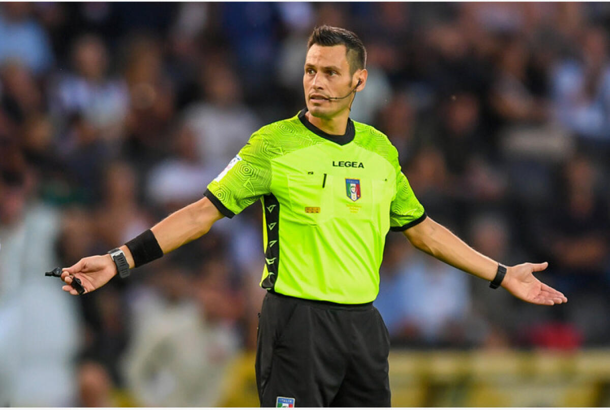 Europa League, l'arbitro apriliano Maurizio Mariani dirige Barcellona-Manchester United - 