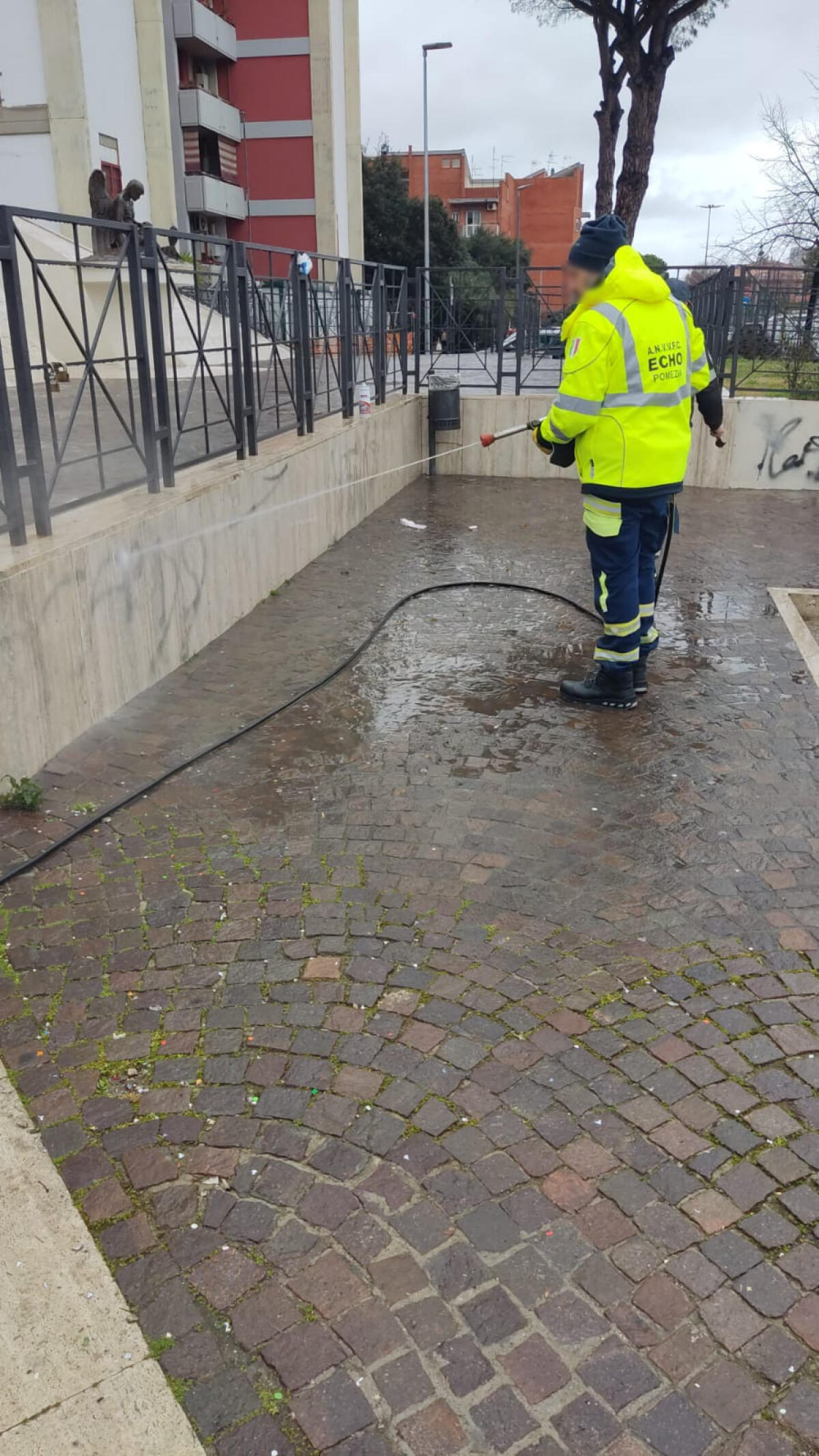 Imbrattato il monumento ai Caduti di Nassiriya a Pomezia - 