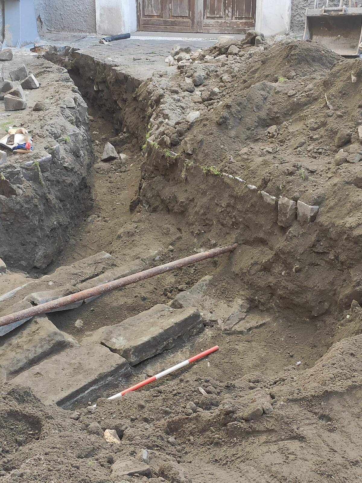 Ad Albano una fognatura del periodo medioevale riemerge durante gli scavi - 