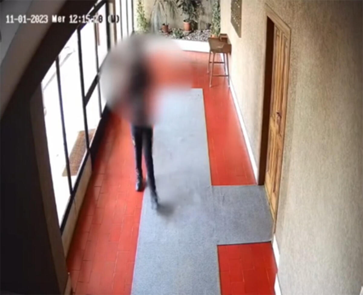 Rapina, lesioni e minacce nei confronti di un'anziana al quartiere Eur, a Roma. Due arresti. - 