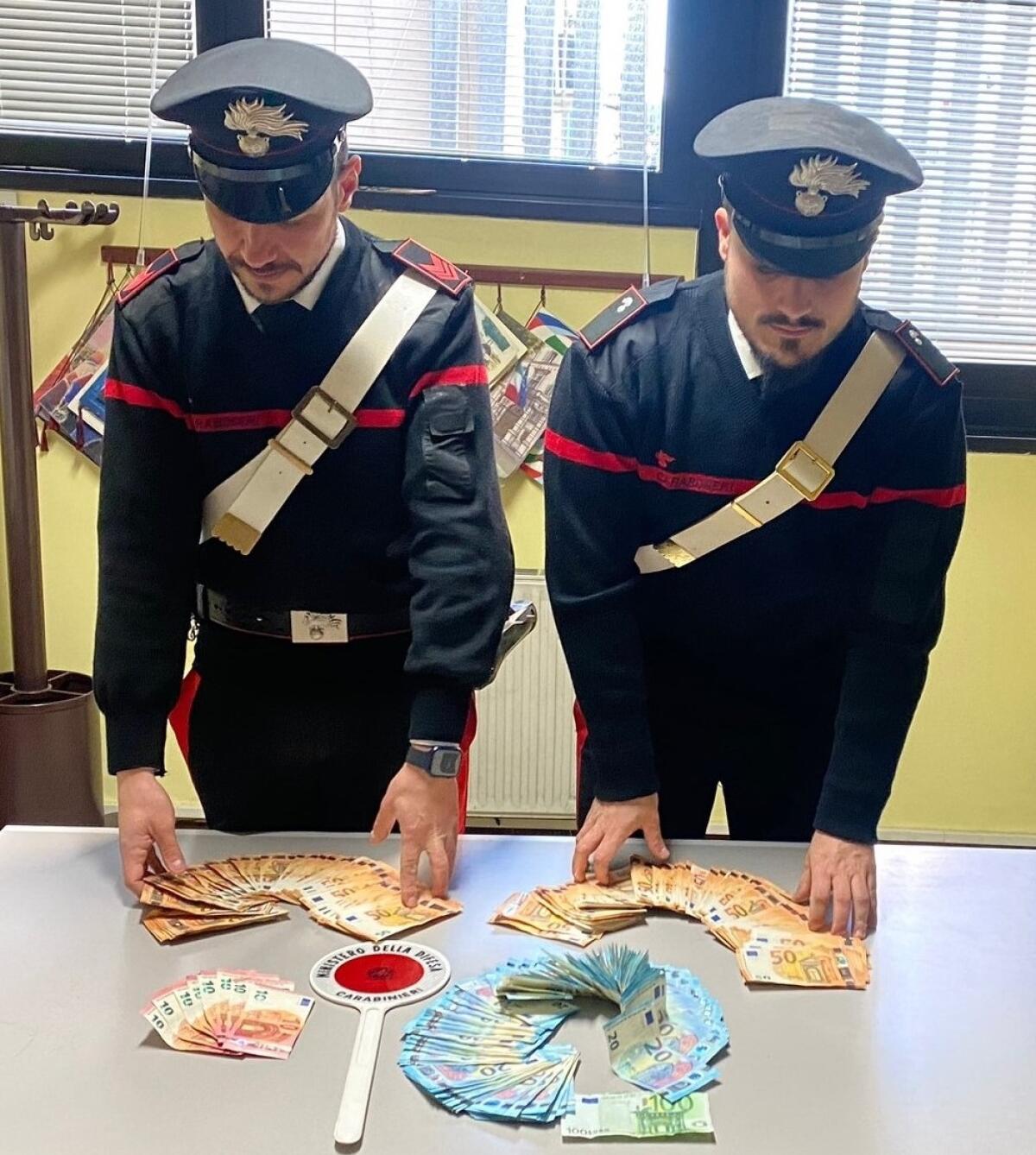 A fare la spesa con il reggiseno imbottito di droga, 47enne in arresto - 