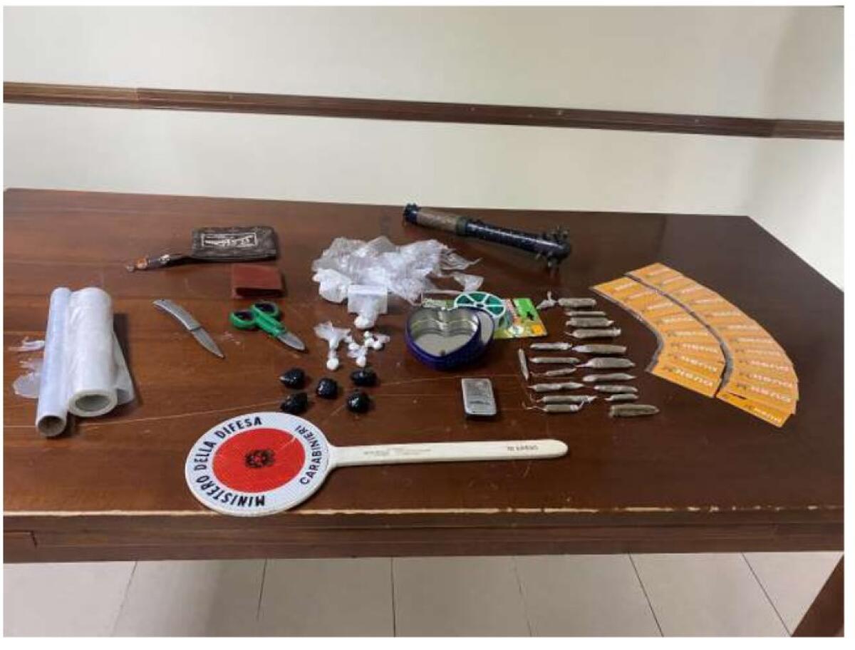 Cocaina, hashish e una mazza chiodata, arrestato 24enne - 
