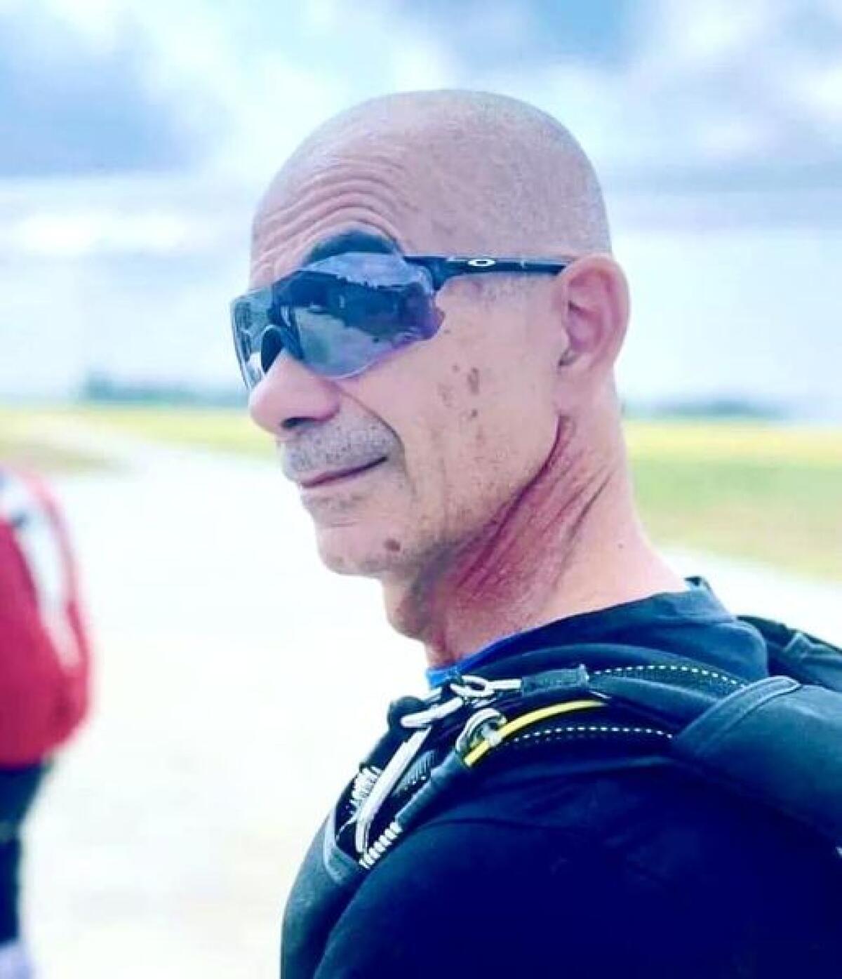 Incidente con il paracadute a Nettuno: muore il 57enne Roberto Serra - 