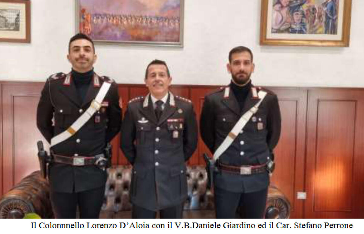 Due Carabinieri di Aprilia soccorrono un’anziana con l’abitazione in fiamme. Vengono ricevuti dal Comandante Provinciale. - 