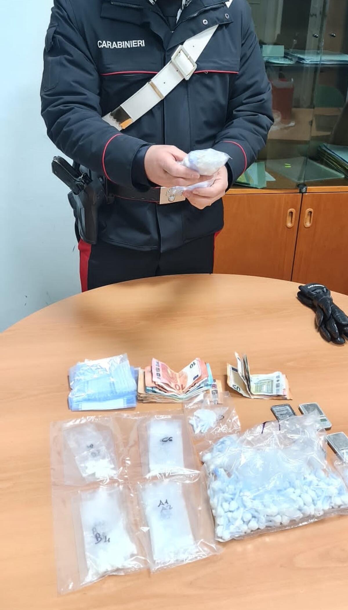 Droga nascosta in albergo, due arresti - 