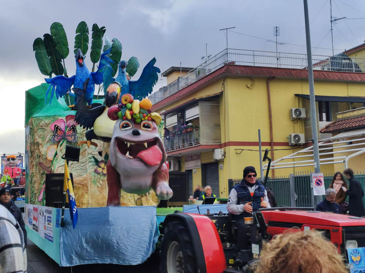 Chiusura del "Carnevale Apriliano 2023": oggi l'ultima sfilata dei carri e dei gruppi mascherati. - 