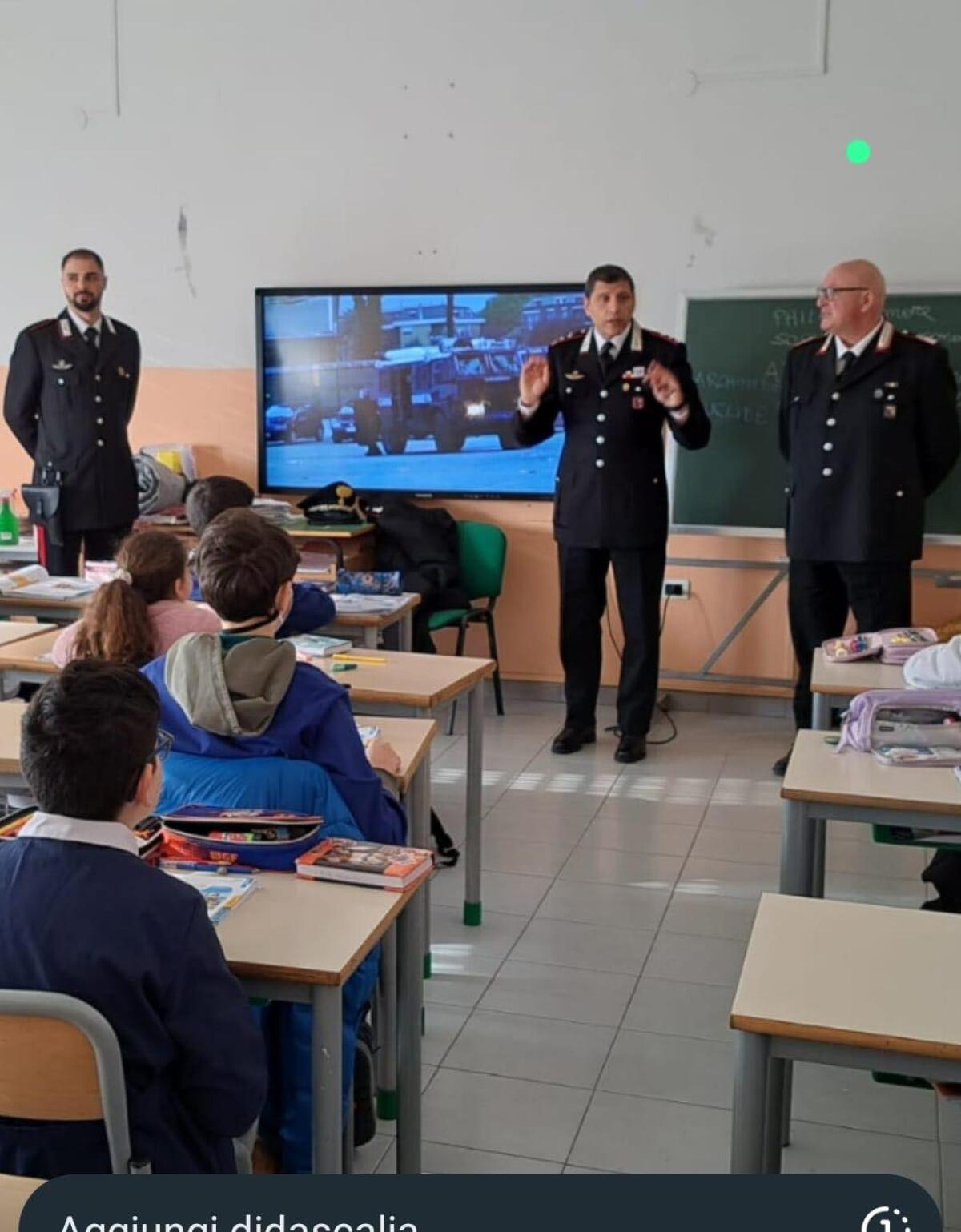 Aprilia, incontro alunni-carabinieri nelle scuole Matteotti e Deledda - 