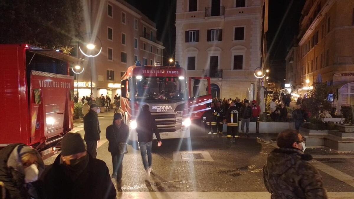 Incendio devasta l’Emporio Venturi di Anzio - 