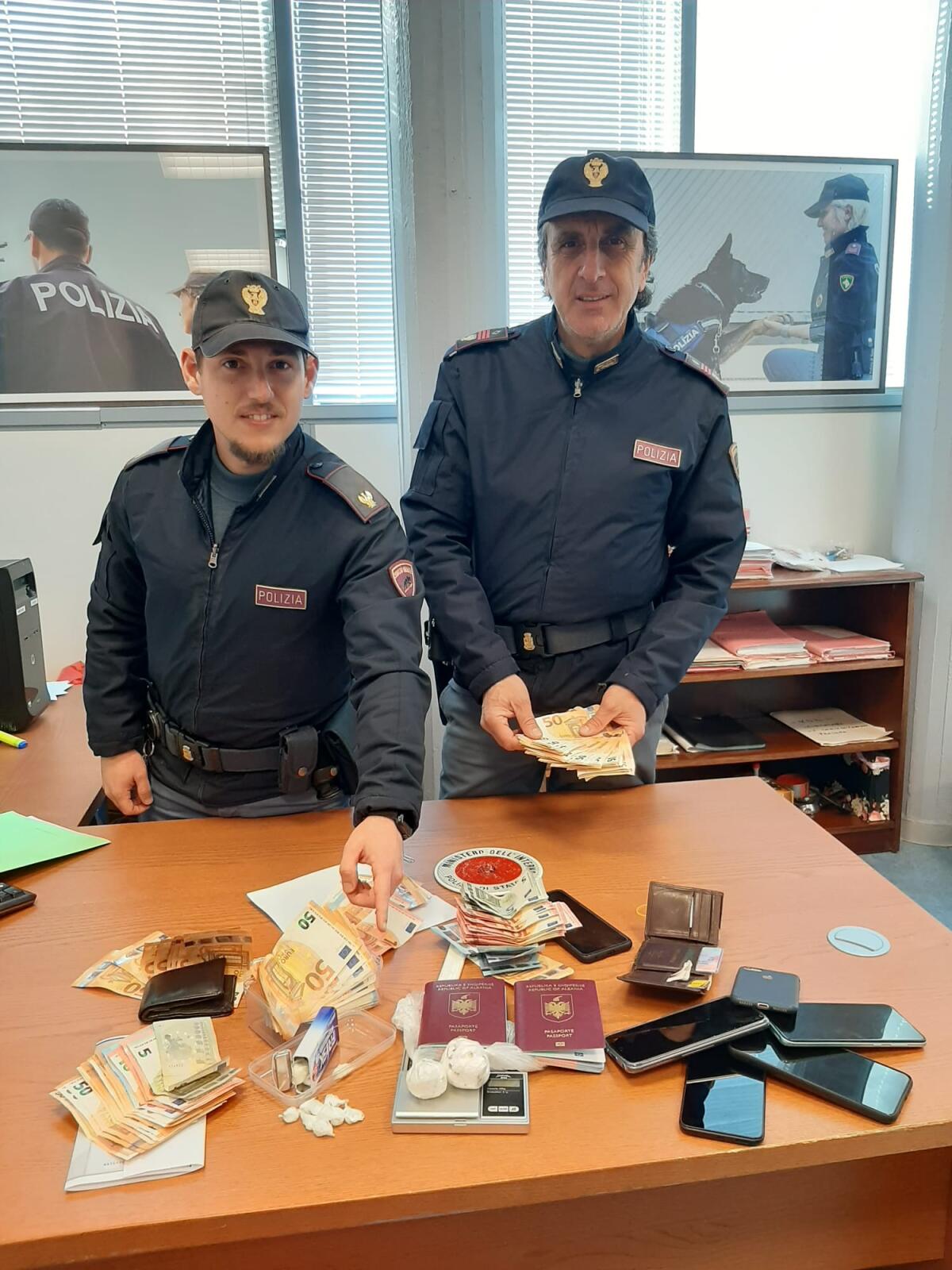 Spaccio di cocaina nel sud pontino: la Polizia mette in manette due  albanesi. - 