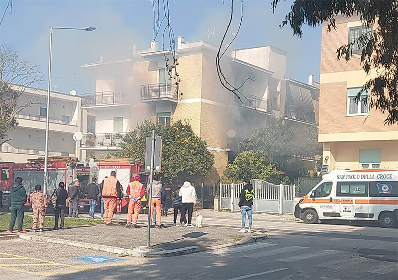 l'incendio in via 4 Novembre ad Aprilia