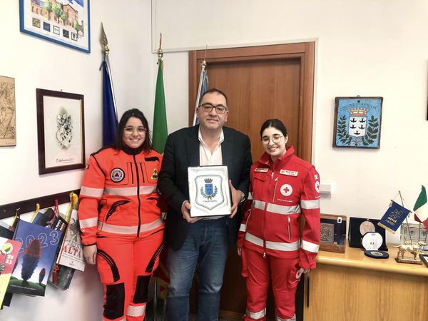 la premiazione in Comune ad Aprilia di Chiara e Martina Guidarelli