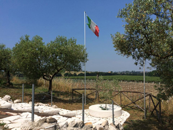 Il monumento di via dei Pontoni ad Aprilia dedicato ad Eric Fletcher Waters