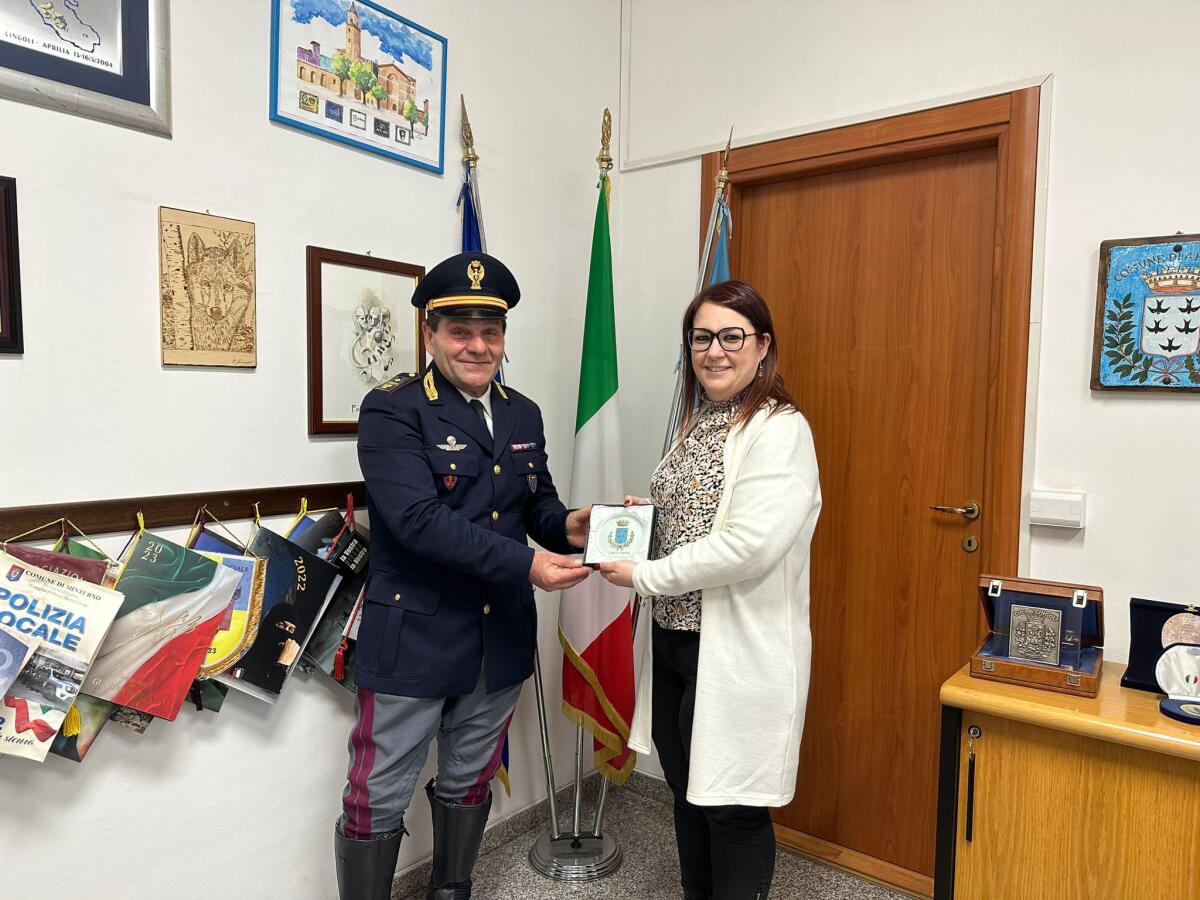 Dopo quaranta anni di servizio, il comandante della Polizia stradale di Aprilia Vincenzo Zaminga va in pensione. - 