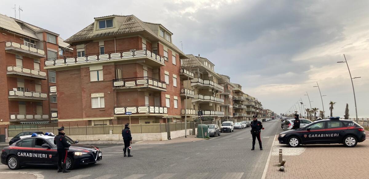 Controlli dei carabinieri nei luoghi della movida del litorale romano, 10 denunce - 