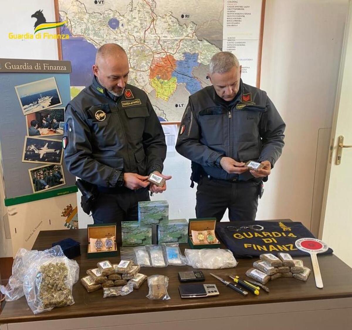 Sventata dalla Guardia di Finanza del Gruppo di Frascati la consegna di una partita di hashish. Due arresti. - 
