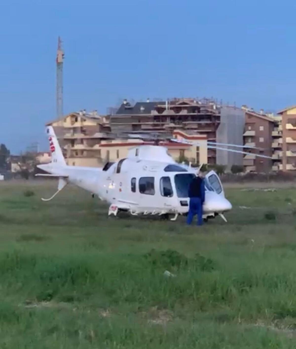 Aprilia - Bimbo accusa un malore, trasferito in elicottero al Bambino Gesù VIDEO - 