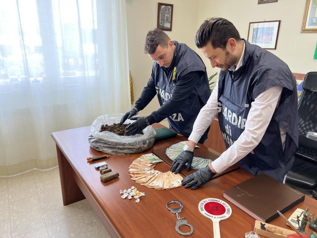 Scoperto un traffico di droga ad Ardea. La Guardia di Finanza arresta due persone. Sei le denunce. - 