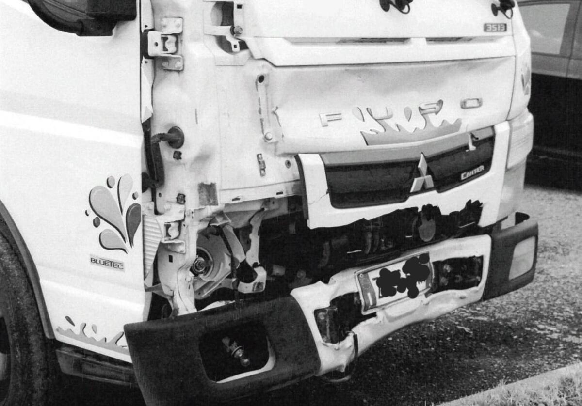 Tampona un'auto sulla Pontina mandandola fuori strada, poi fugge: denunciato. Ferita una donna - 