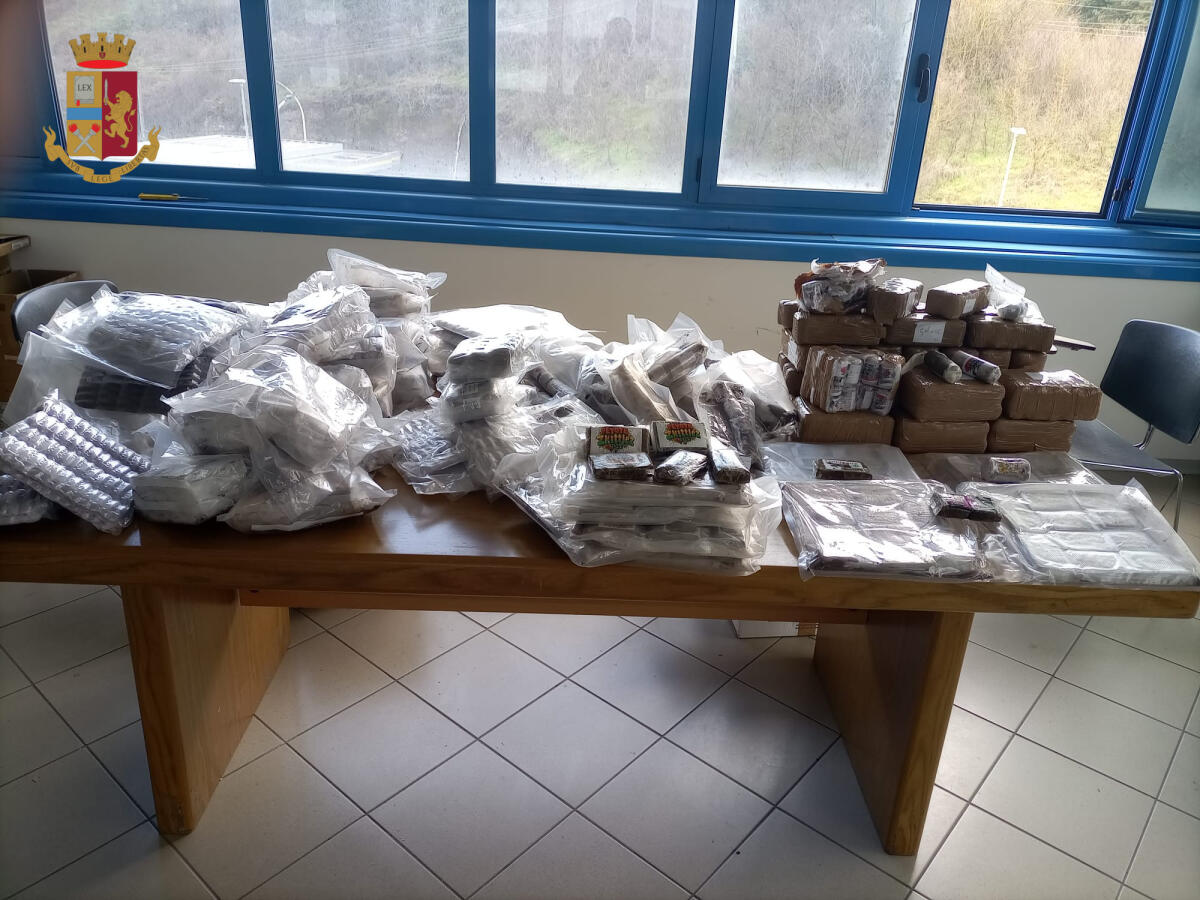 Un arresto ai Castelli Romani grazie al fiuto del cane antidroga Nelly. 86 chili di hashish sotto sequestro. - 