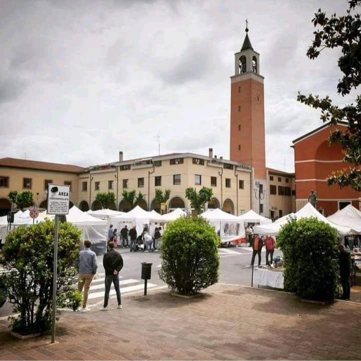 Ad Aprilia domenica 19 marzo torna il mercatino di piazza Roma - 