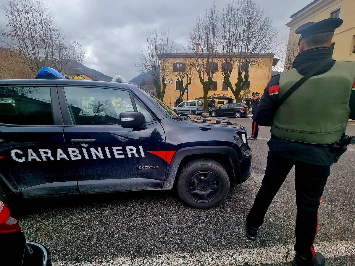 Anziana raggirata con la storia del finto incidente, consegna oro, gioielli e denaro a un falso avvocato - 