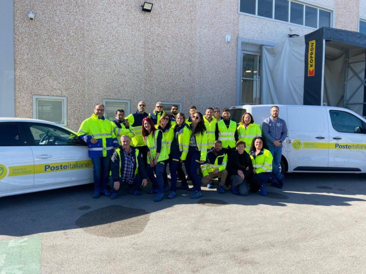 Consegne green di lettere e pacchi: ad Aprilia i primi 12 veicoli elettrici della provincia - 