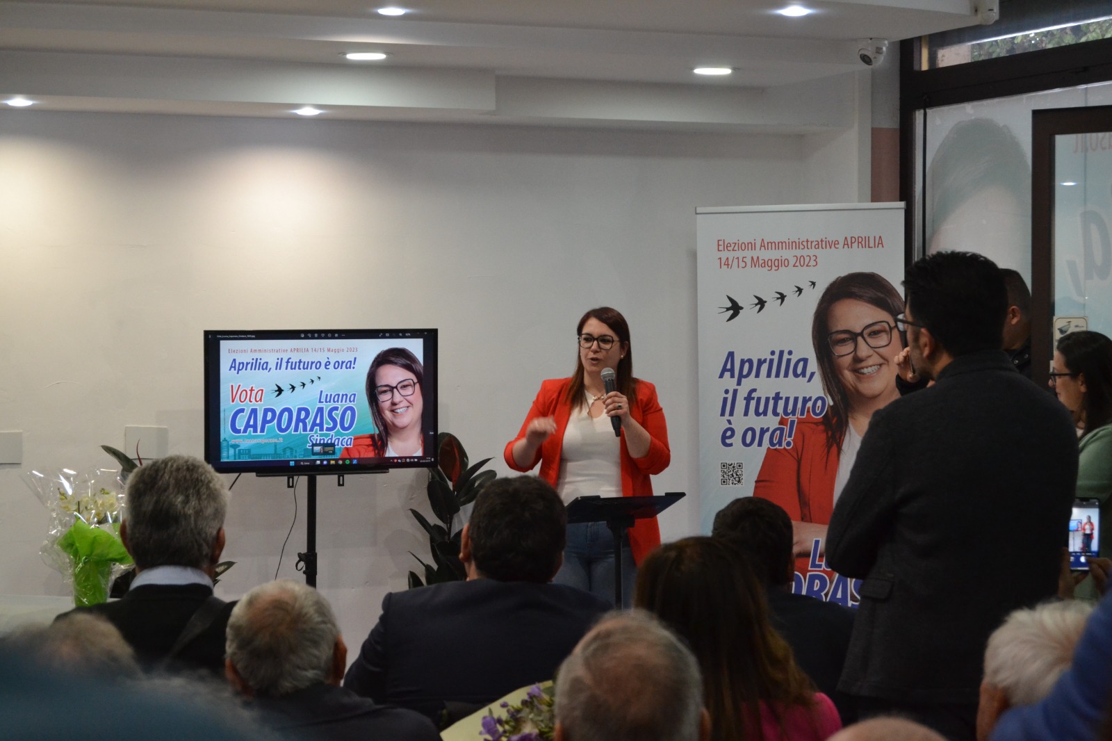 la presentazione della candidatura a Sindaco di Luana Caporaso