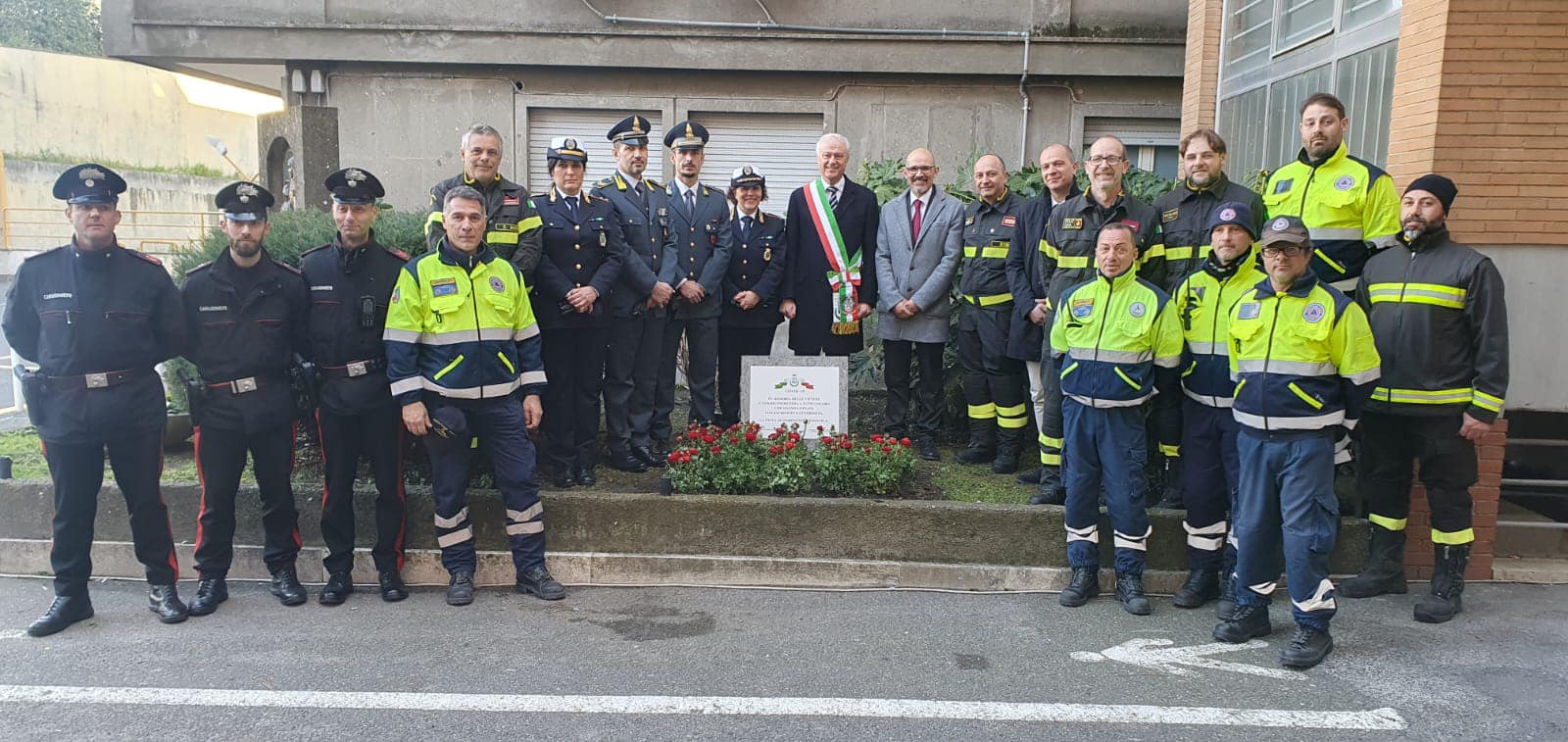 Galleria 1 del post: Giornata in memoria delle vittime del Covid, all’Ospedale San Giuseppe di Marino inaugurata una targa ricordo.