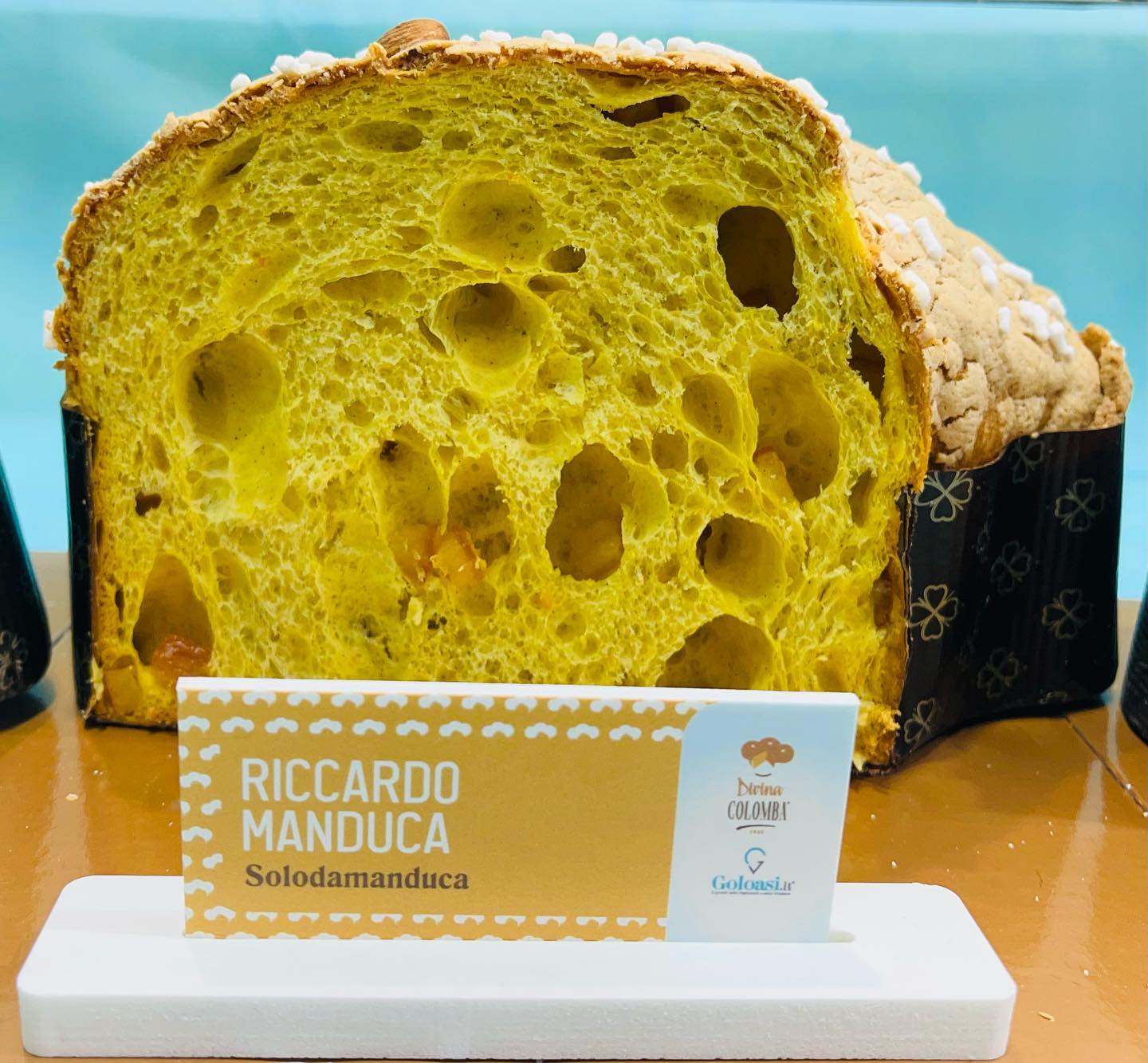 Galleria 1 del post: APRILIA - Riccardo Manduca conquista il secondo posto per la “Miglior Colomba Artigianale Tradizionale” al concorso “Divina Colomba”.