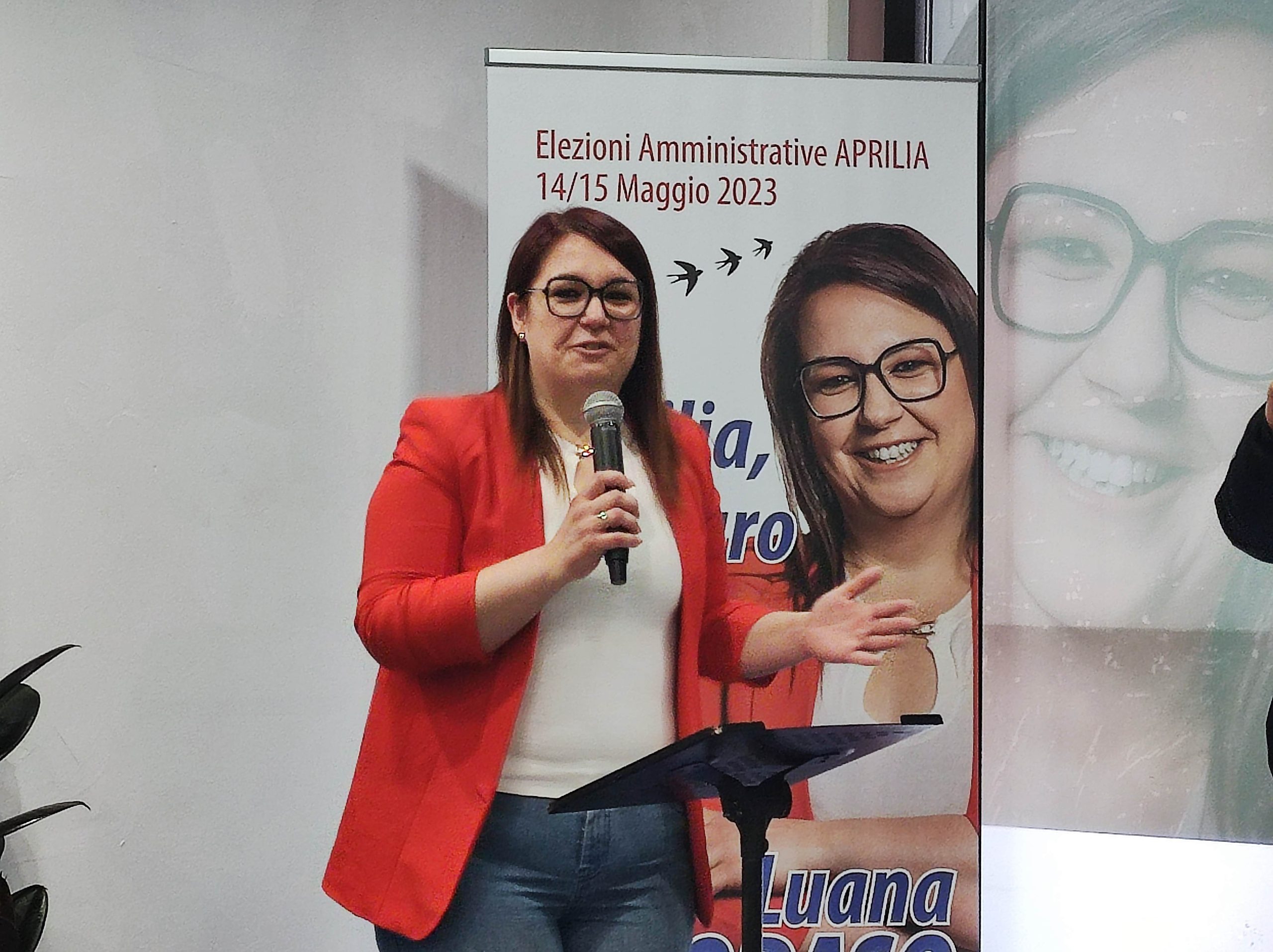 la presentazione della candidatura a Sindaco di Luana Caporaso