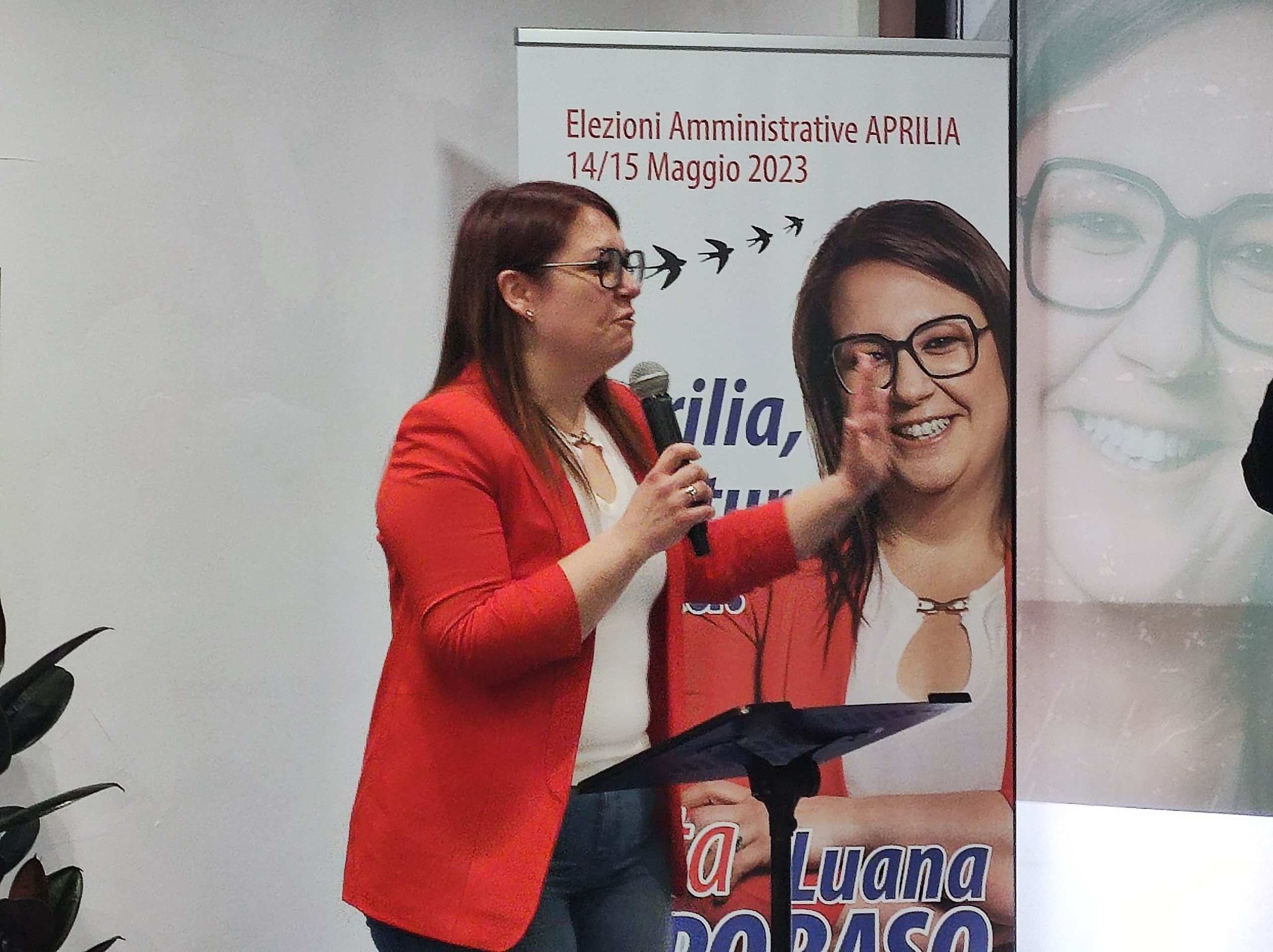 la presentazione della candidatura a Sindaco di Luana Caporaso