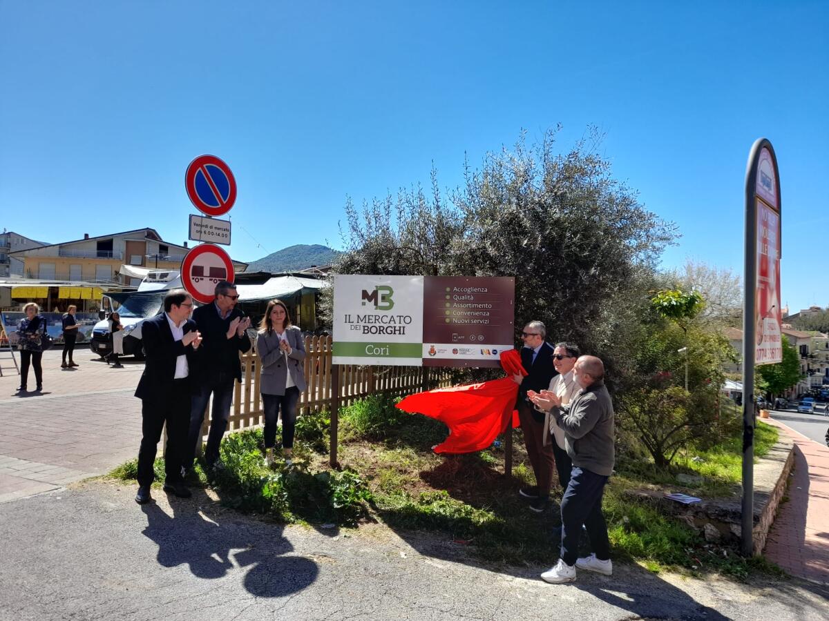 Inaugurato il Mercato dei Borghi presso l’ex campo sportivo di Cori. In arrivo una App per agevolare ambulanti e clienti - 