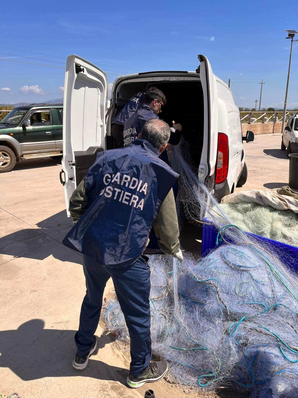 Pesca illegale nella zona della Foce del Mascarello, a Latina. Sequestro della Guardia Costiera. - 