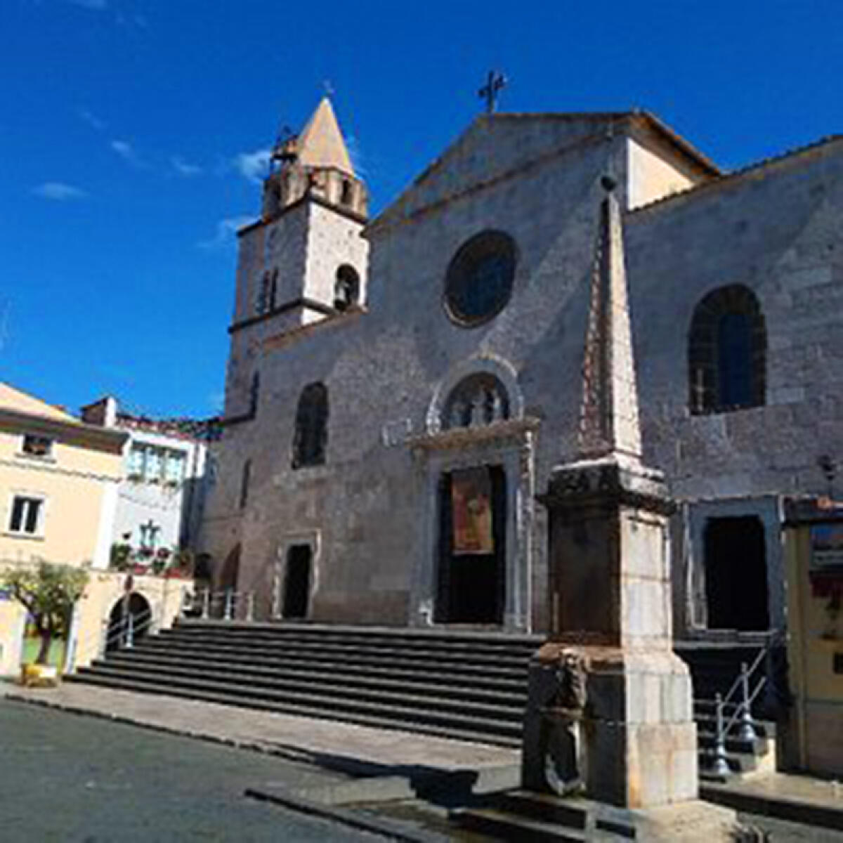 Crolla una lastra di marmo, ferita una bimba di 8 anni - 