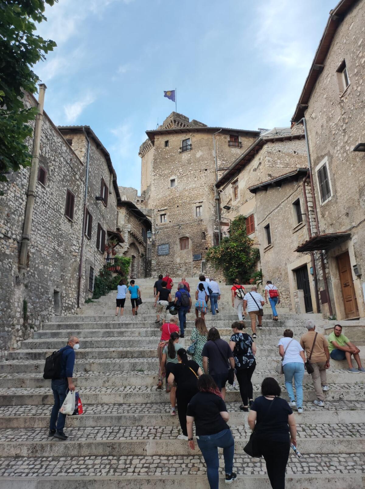 25 Aprile, percorsi e visite guidate oggi alla scoperta di Sermoneta. - 