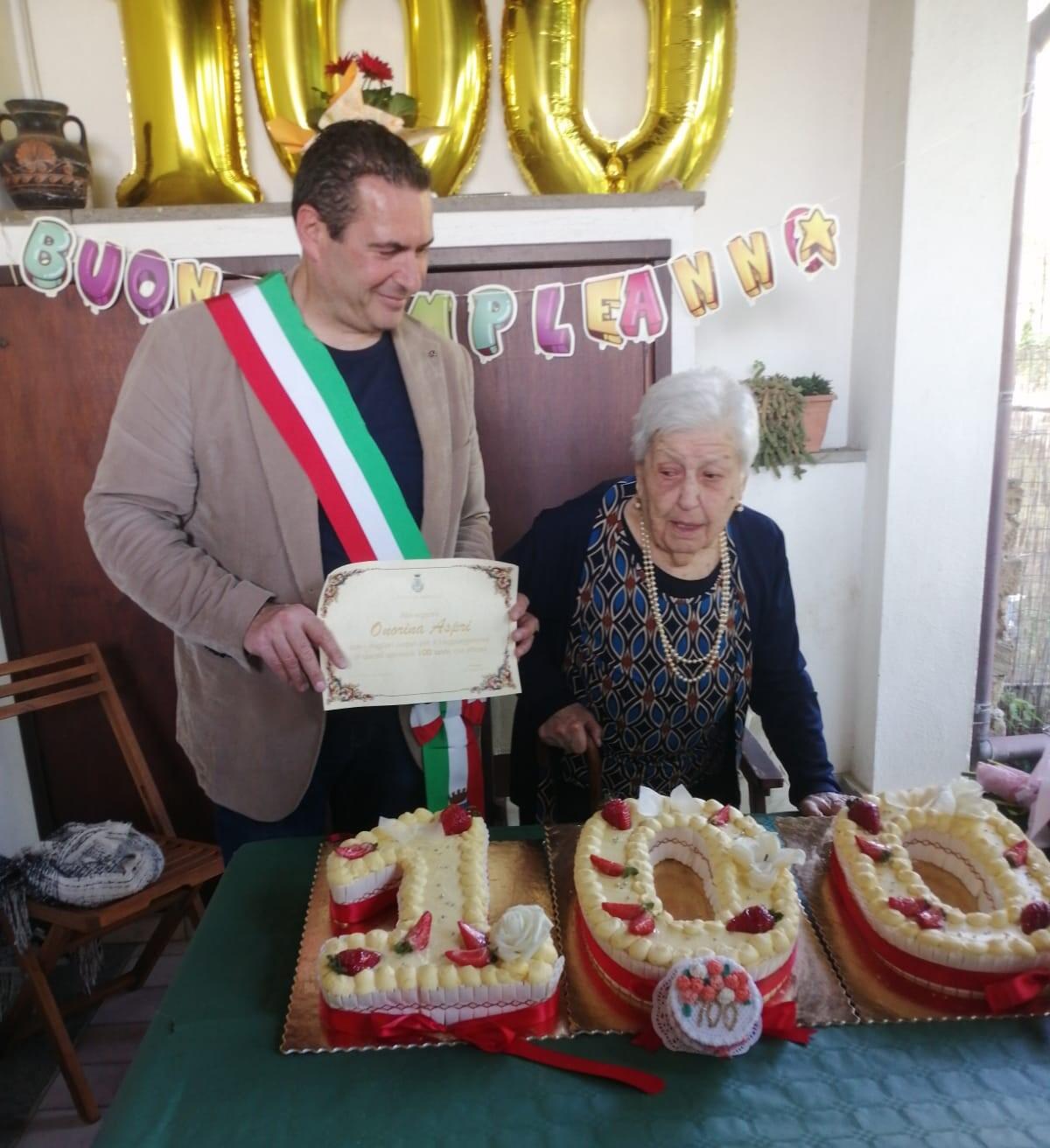 La Città di Ariccia festeggia i 100 anni della signora Onora Aspri. - 