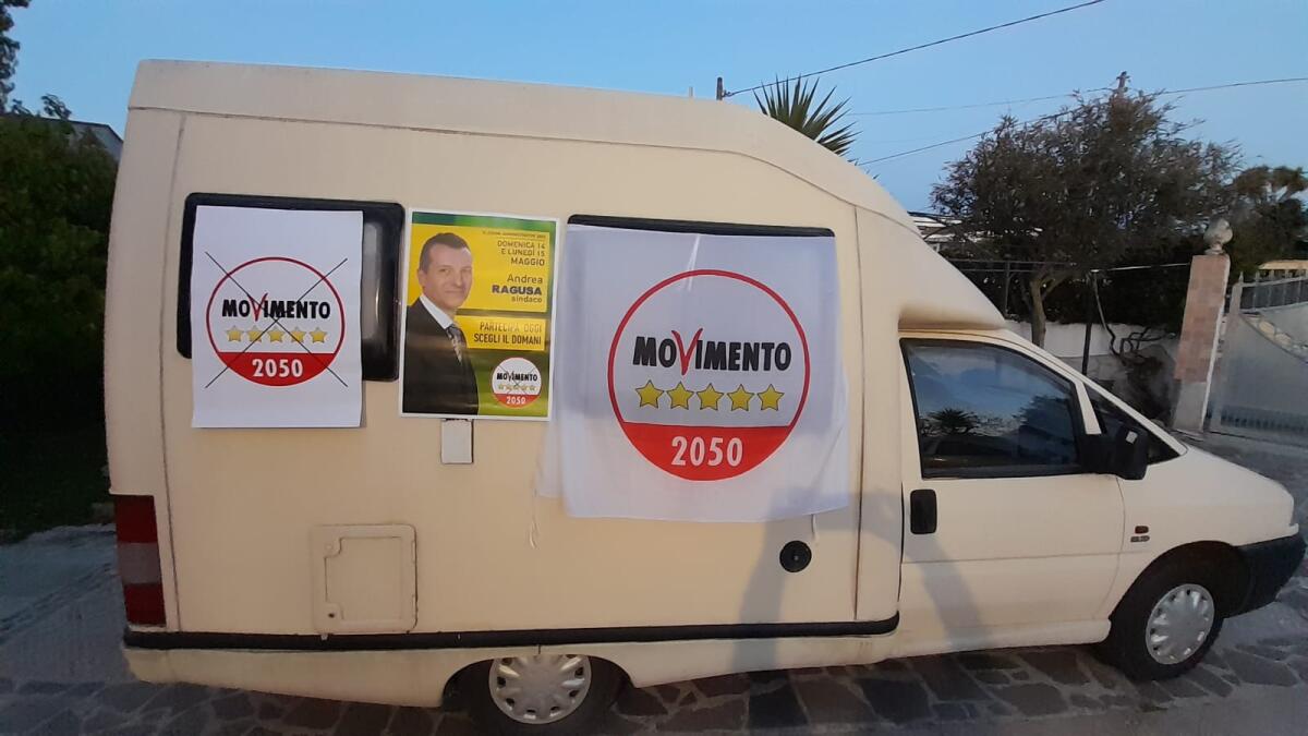 In giro con il camper per incontrare i cittadini, nessuna sede politica per il Movimento 5 Stelle di Aprilia. - 