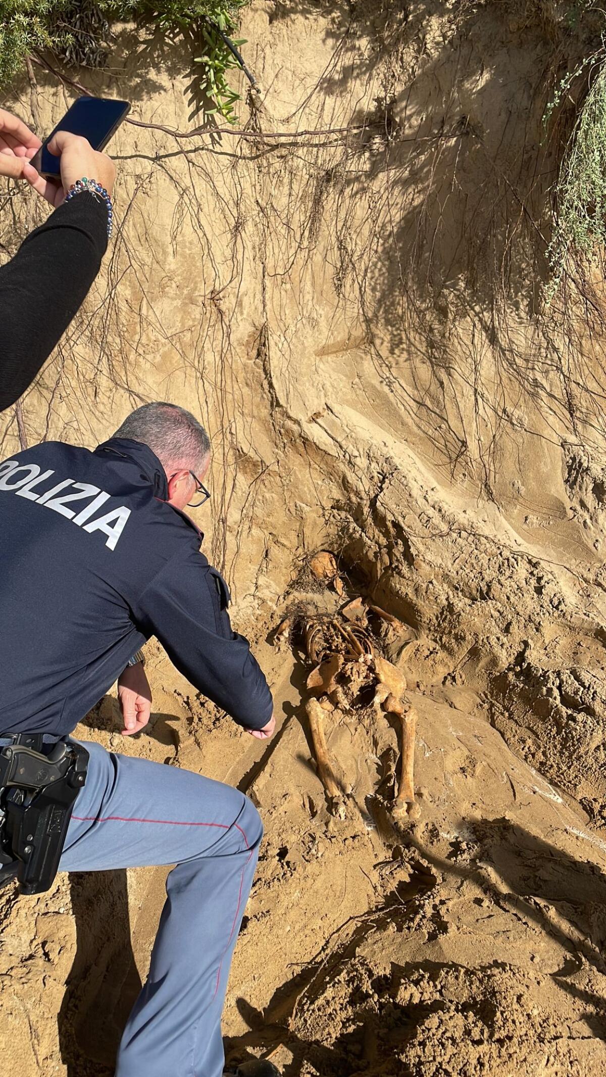 Concluse le indagini sul ritrovamento di ossa umane sulla spiaggia di Sant’Agostino a Gaeta: risalgono al periodo dell’Età Antica - 