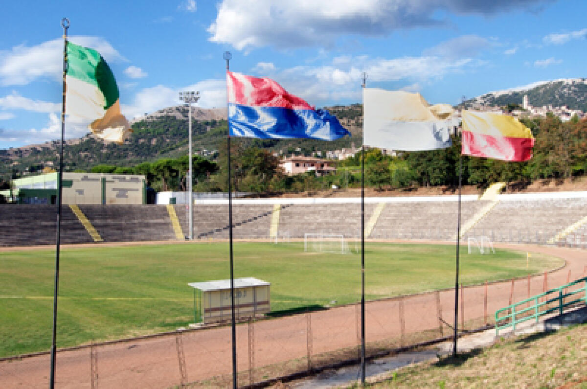 Rissa durante una partita di calcio allo stadio “Stoza” di Cori. Un uomo rimane ferito durante gli scontri. - 