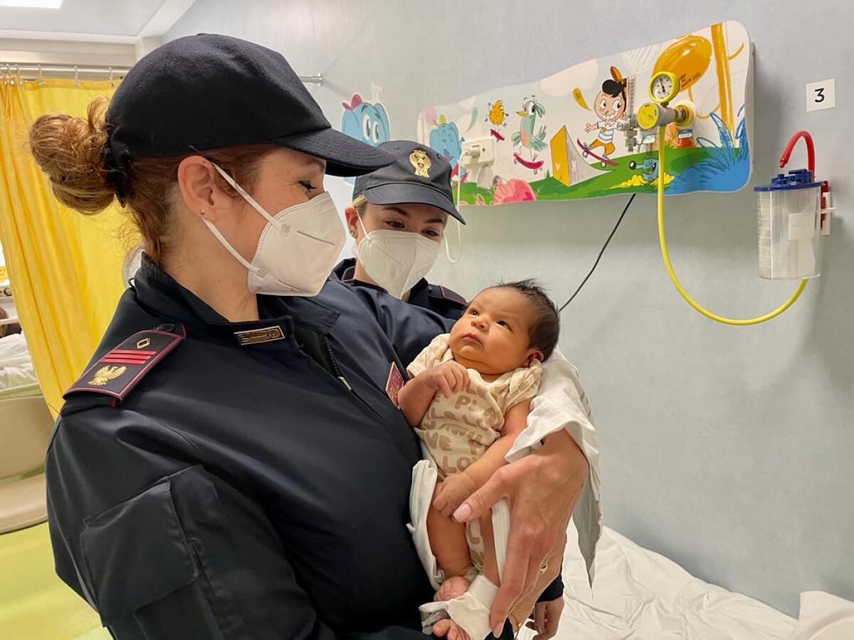 Michelangelo, il neonato battezzato ieri da Papa Francesco al Policlinico Gemelli. Poco prima era stato soccorso dalla Polizia. - 