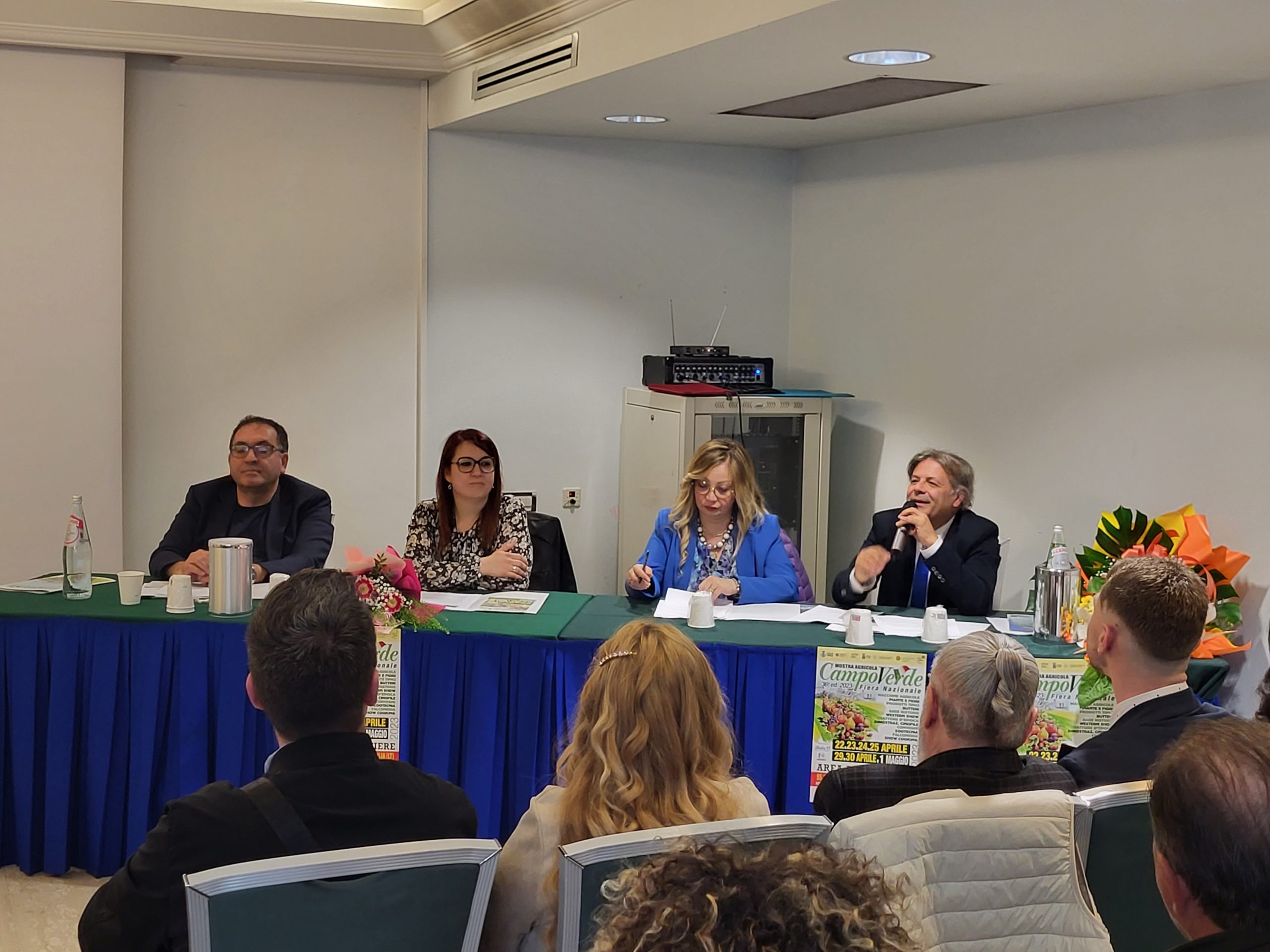 da sinistra, il Sindaco Antonio Terra, l'assessora Launa Caporaso, Cecilia Nicita e Johnny Passa