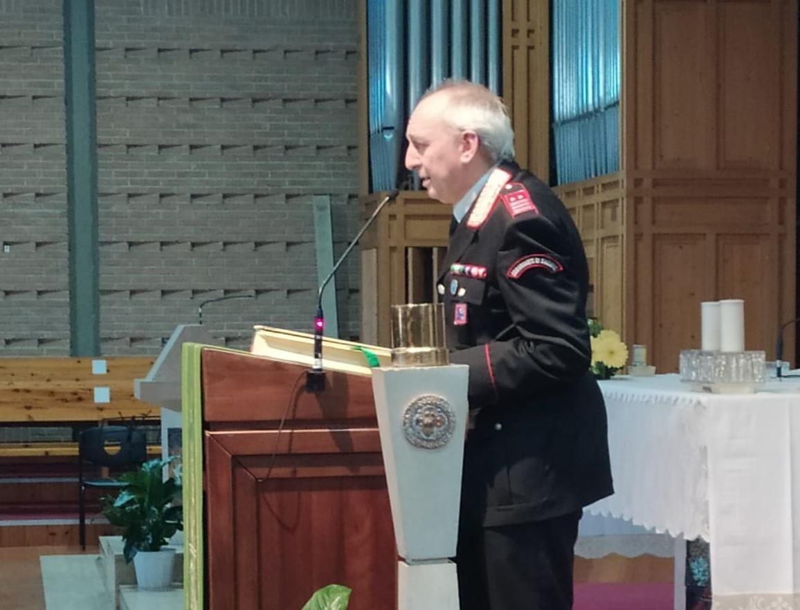 Uno degli incontri per sensibilizzare gli anziani sul tema delle truffe tenuto dal Comandante della Stazione di Centocelle