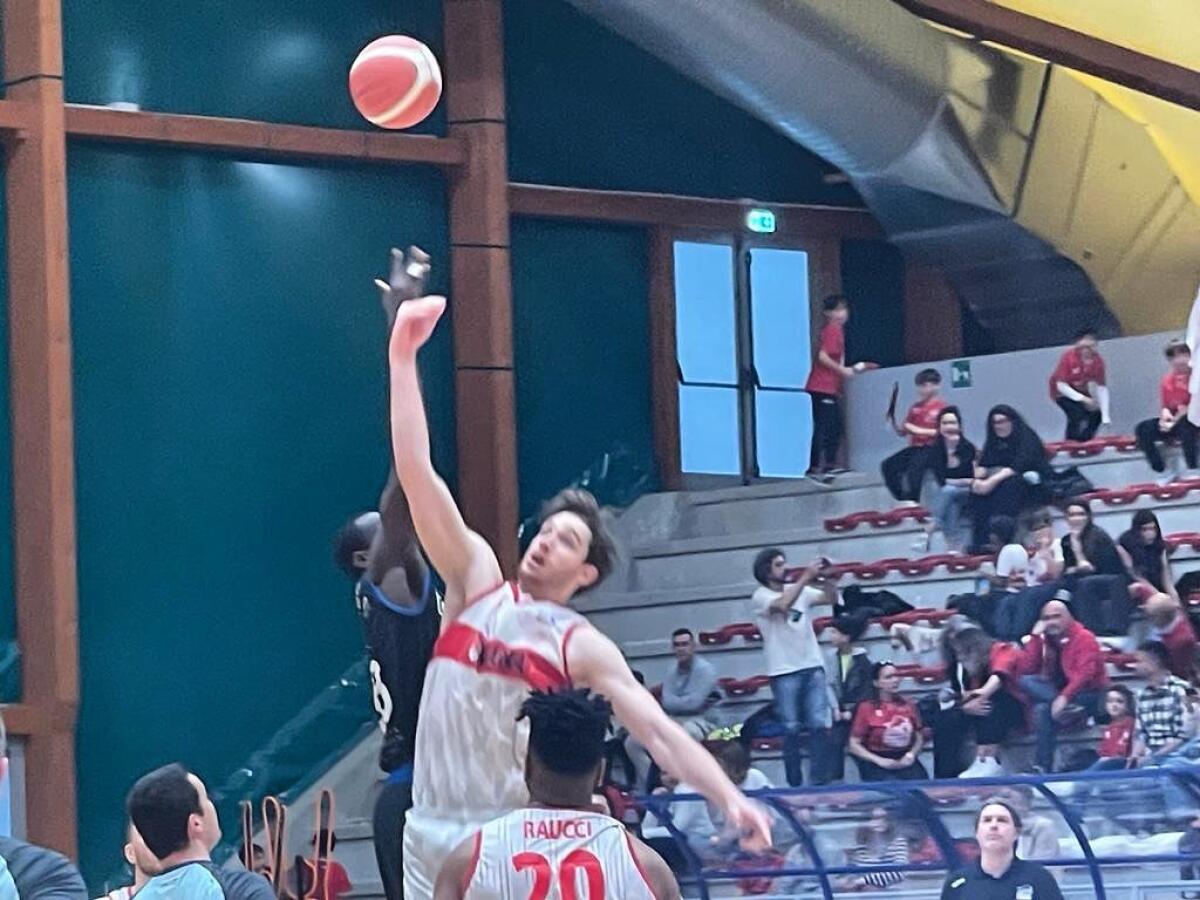 Basket - Latina cede il passo all'Umana 82-66 - 