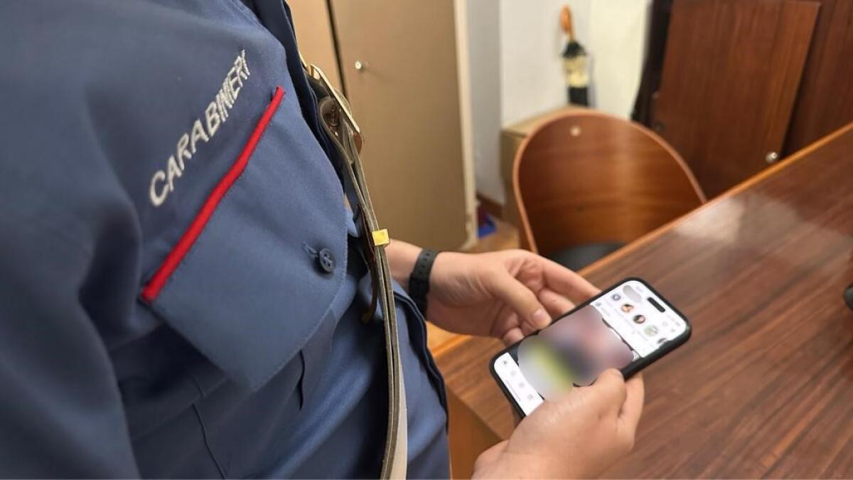 Utilizzavano un noto social network per concordare il luogo d’incontro per l’acquisto della droga. 4 minori in manette. - 